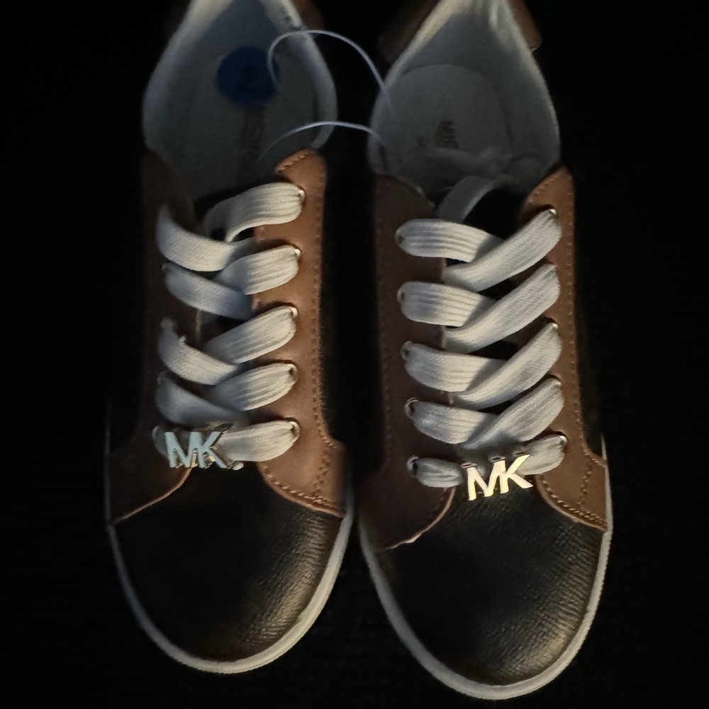 Nwt- Michael korrs shoes Girl size 2